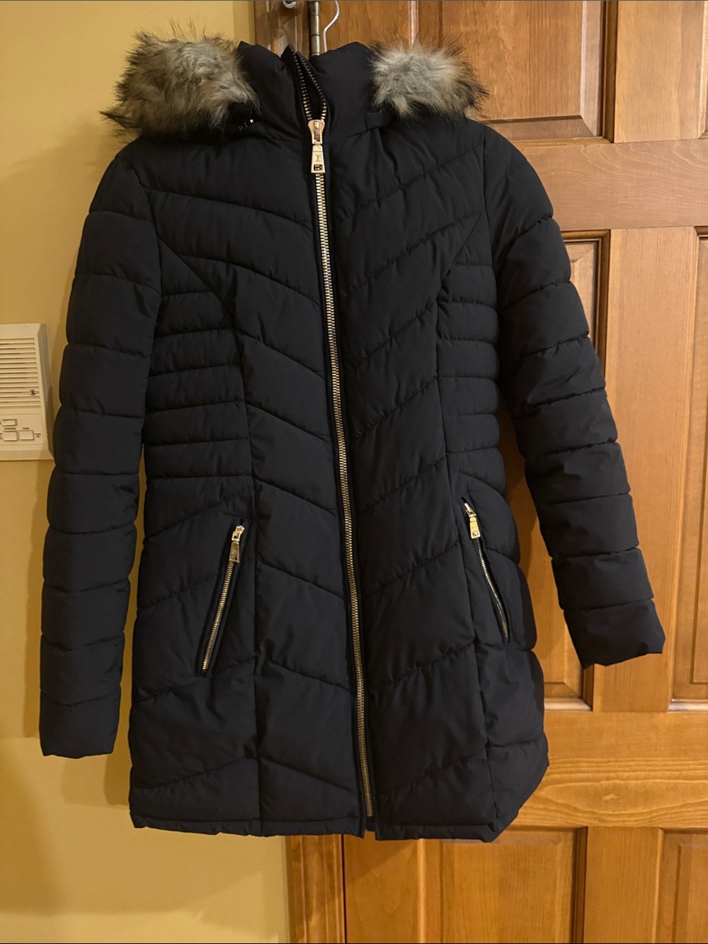 Laundry by Shelli Segal black puffer coat with gold hardware
